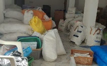 حجز 5 اطنان من مادة البلاستيك الممنوعة باربعة محلات تجارية