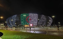 ألوان العلم الجزائري تزين ملعب مولاي عبد الله بالرباط وتختصر موقف المغرب