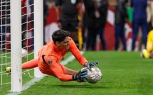 بونو يرفع راية العرب عاليًا في الرياض