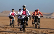 لحاق الصحراوية 2026: متسابقات يصنعن ملحمة رياضية بين الكثبان والبحر