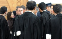 احتجاج المحامين يدفع الحكومة إلى تأجيل إحالة مشروع قانون المهنة